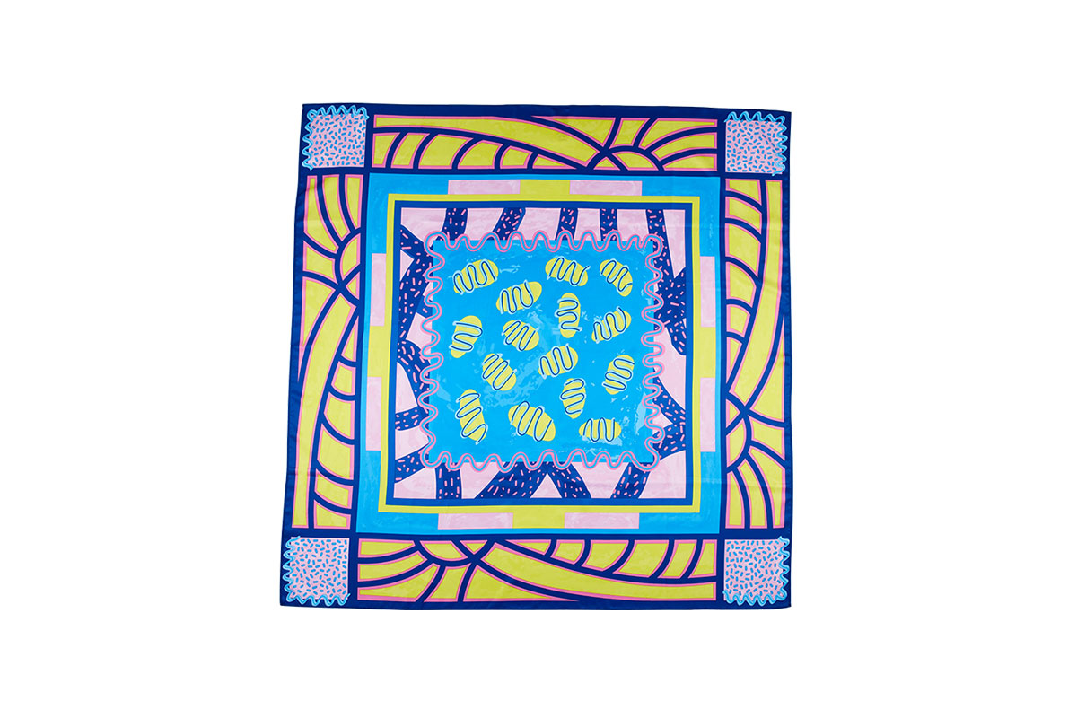 メタモルフォシス ノットラップ　100cm×100cm／￥3,000（税込み）