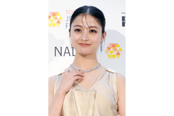 Z世代が選ぶ！《笑顔がまぶしい芸能人》TOP10！6位：平野紫耀、2位：橋本環奈、1位は“歌も演技もできる万能なイケメン”