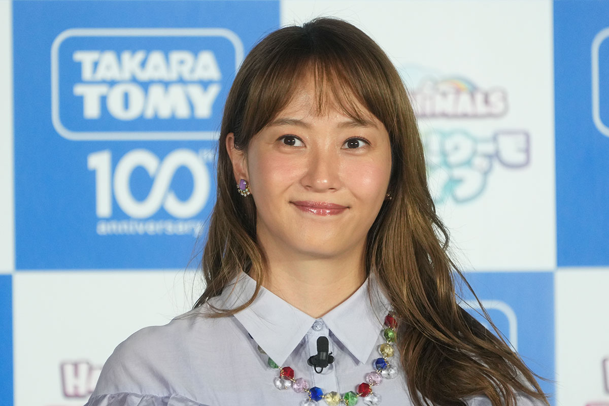 タカラトミーの「うまれて!ウーモ アライブ」新商品発表会に登壇した藤本美貴さん(2024年10月撮影、時事通信フォト)