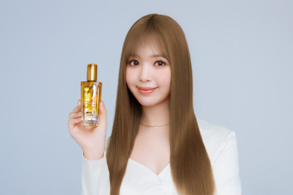【にこるん】藤田ニコル、シルクみたいな “サラツヤ髪” 披露　朝夜の「ヘアケア」ルーティン明かす