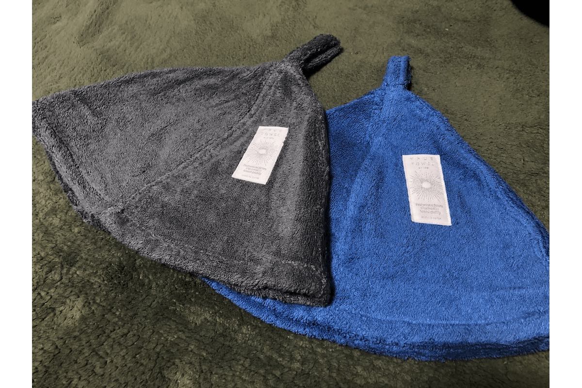 カラーはブルーとグレーの2種類「TRUE TOWL」サウナハット/¥3,300(税込)