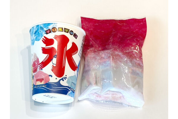【チロルチョコ】「かき氷」に変身！？ ガリっと食感が楽しい「かき氷カップ」を実食レビュー♪