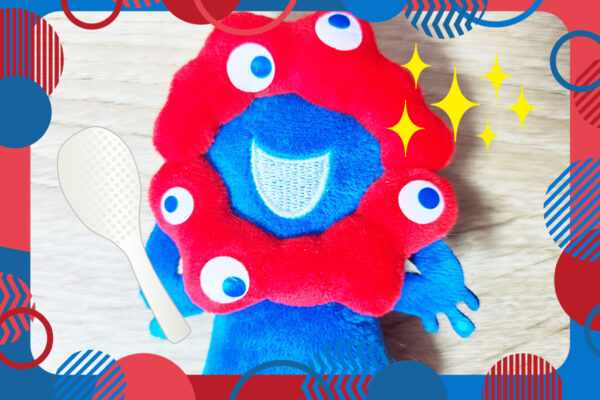 ミャクミャク、ついに《しゃもじ》になる…　赤と青じゃなくて “白黒”　しかも自分で立てるミャクよ