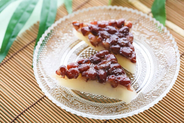 【2025年の上半期終了】6月30日は「夏越の祓」で邪気払い！　縁起を担いで食べる「水無月（みなづき）」とは？