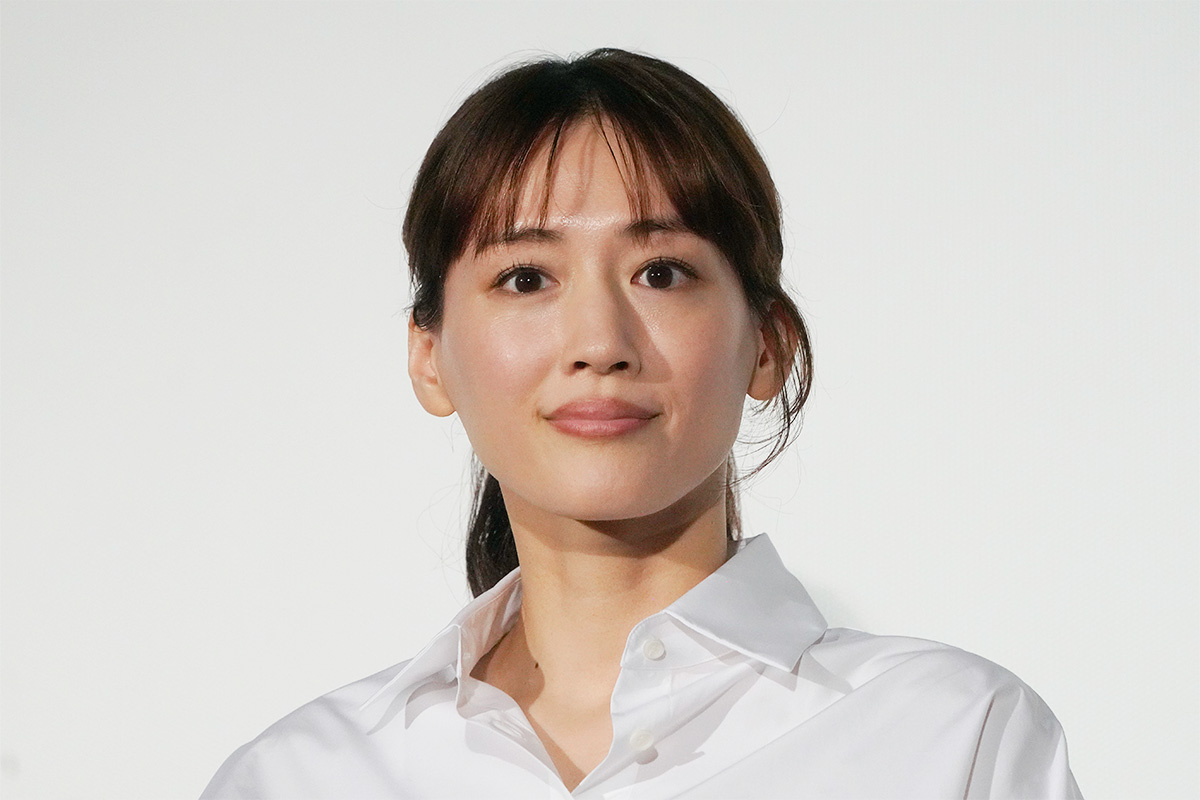 綾瀬はるかさん(2024年11月1日、時事通信フォト)